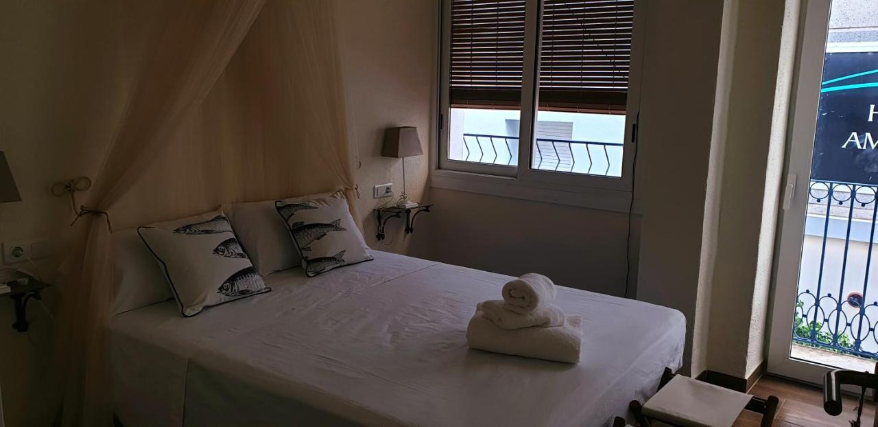 Les Llambrich - Apartamentos Turisticos L'Ampolla Buitenkant foto